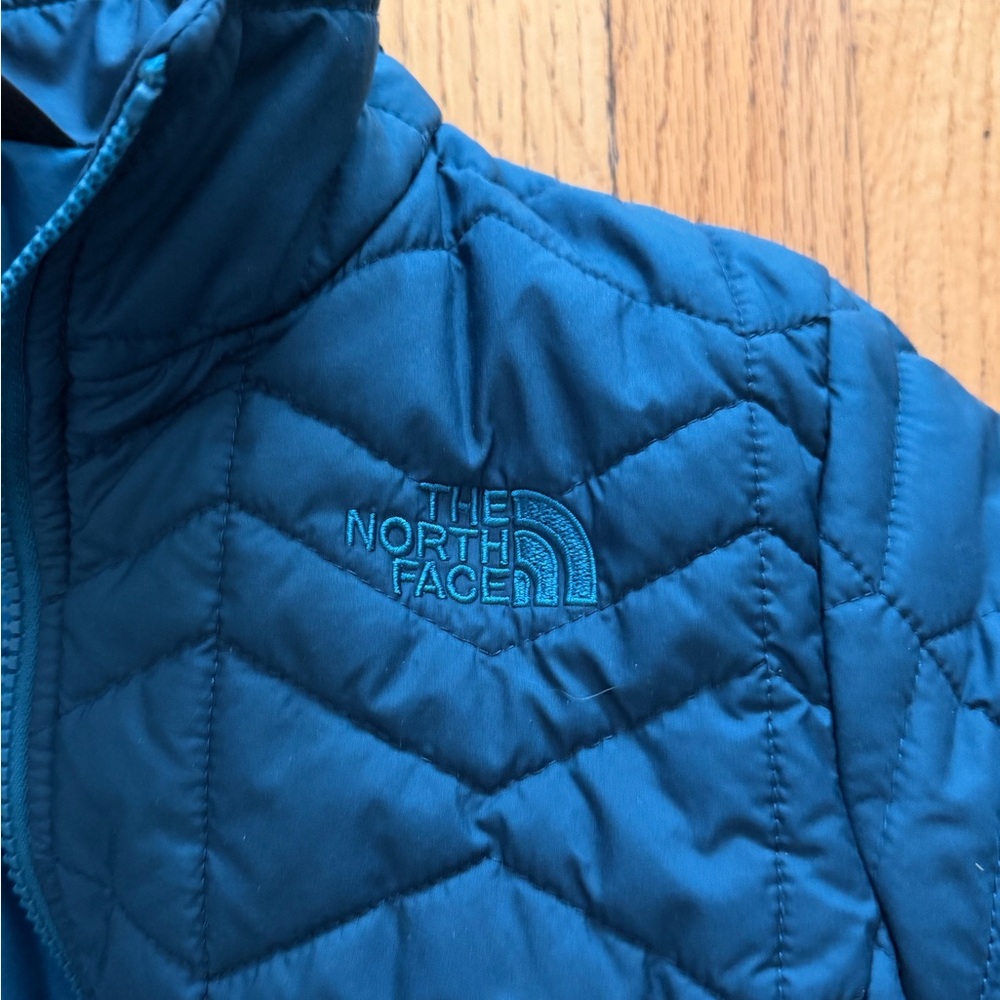 The North Face Women's Blue Packable Jacket - Picture 2 of 3
